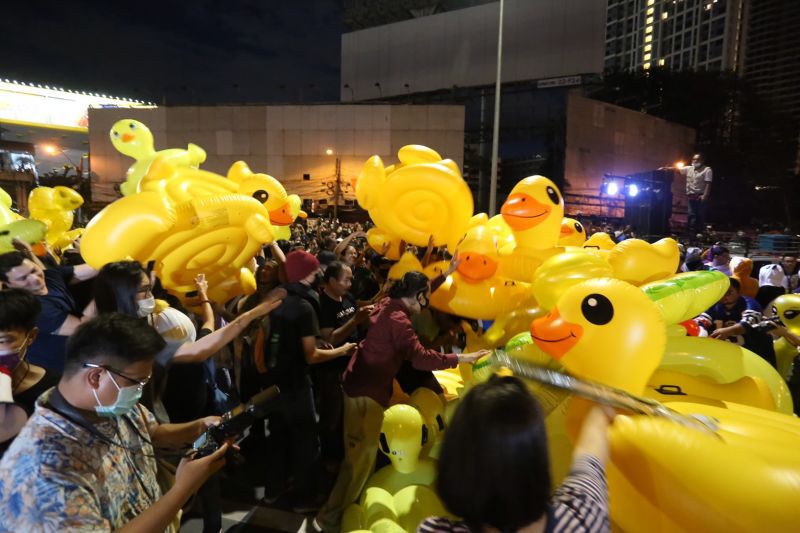 ม็อบคณะราษฎร ชุมนุม 27 พฤศจิกา รวมตัวห้าแยกลาดพร้าว 