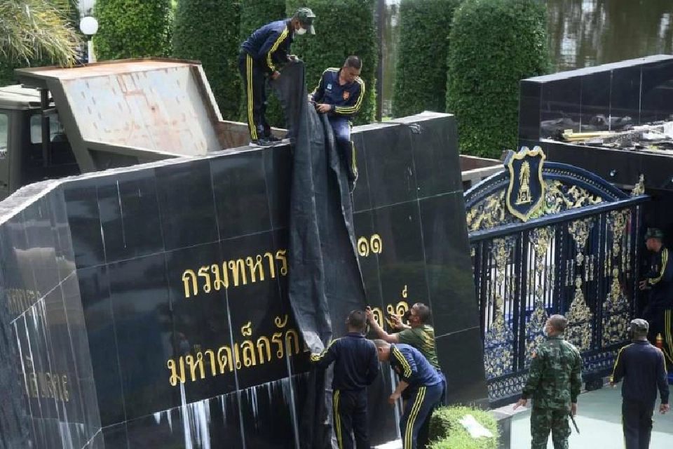 เปิดภาพ กรมทหารราบที่ 11 พร้อมรับมือ "ม็อบราษฎร" 