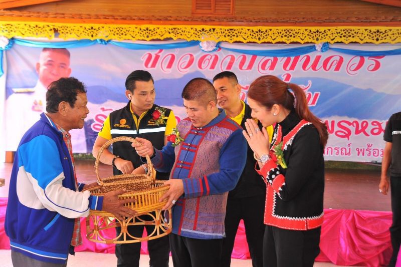 ลุย "โครงการประกันรายได้" ธรรมนัส"  พบเกษตรกรพะเยา 