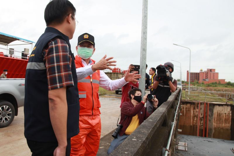 นิพนธ์ ลุย 3 จ.พื้นที่น้ำท่วมภาคใต้ ให้กำลังใจผู้ประสบภัย