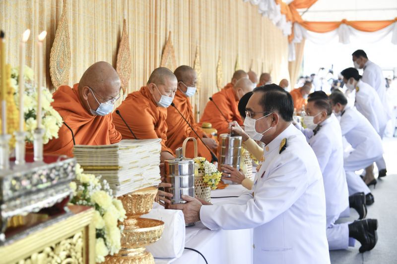 นายกรัฐมนตรีเป็นประธานพิธีสงฆ์ วันพ่อแห่งชาติ 