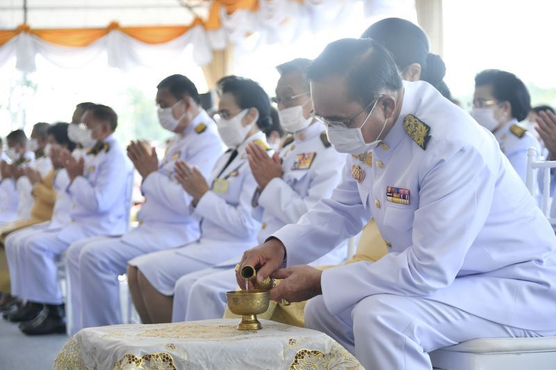 นายกรัฐมนตรีเป็นประธานพิธีสงฆ์ วันพ่อแห่งชาติ 