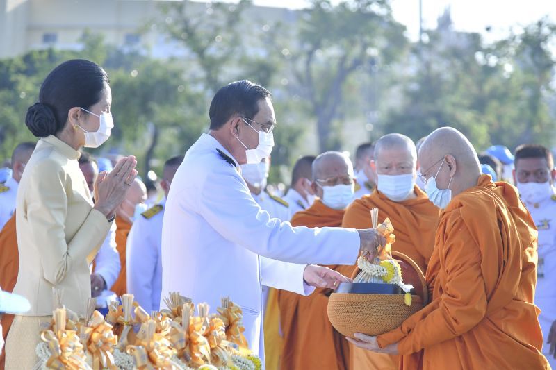 นายกรัฐมนตรีเป็นประธานพิธีสงฆ์ วันพ่อแห่งชาติ 