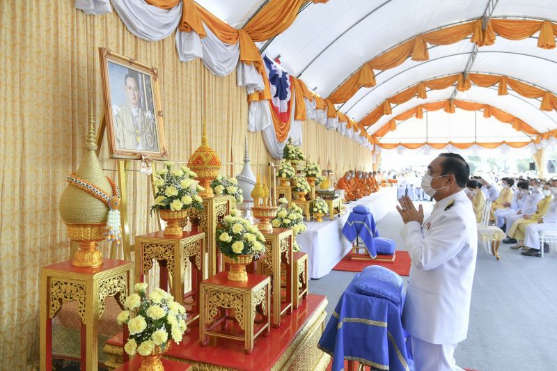 นายกรัฐมนตรีเป็นประธานพิธีสงฆ์ วันพ่อแห่งชาติ 