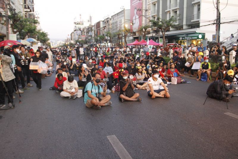 ประมวลภาพ “ม็อบคณะราษฎรฝั่งธน” ชุมนุมวงเวียนใหญ่
