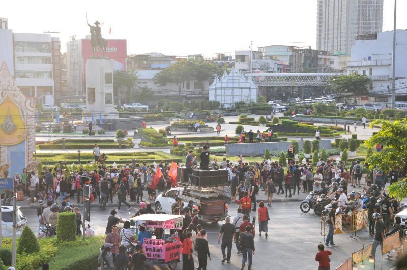 ประมวลภาพ “ม็อบคณะราษฎรฝั่งธน” ชุมนุมวงเวียนใหญ่