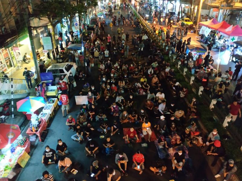 ประมวลภาพ “ม็อบคณะราษฎรฝั่งธน” ชุมนุมวงเวียนใหญ่