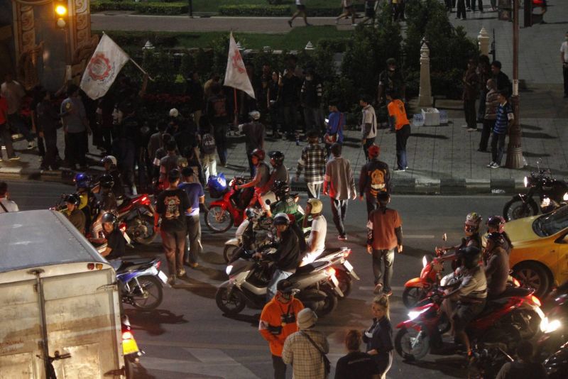ประมวลภาพ “ม็อบคณะราษฎรฝั่งธน” ชุมนุมวงเวียนใหญ่