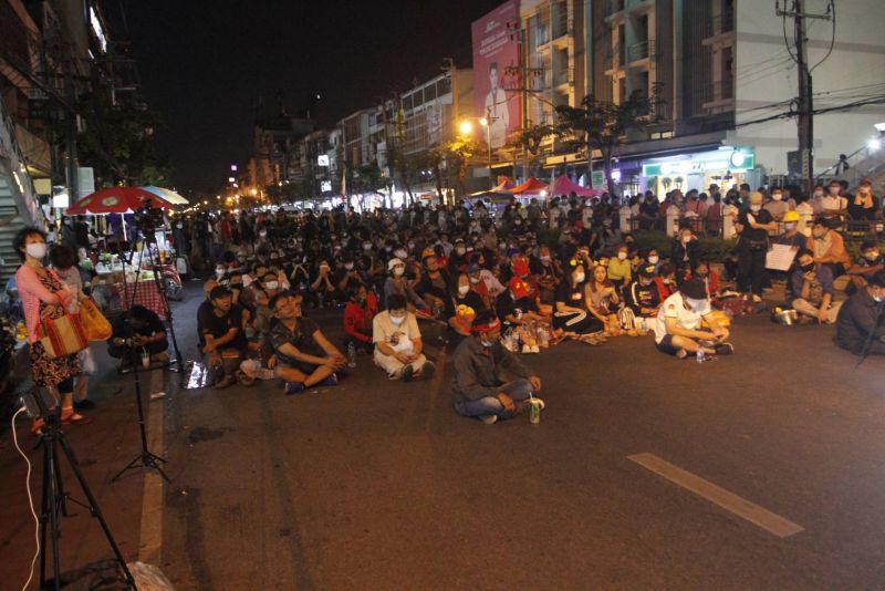 ประมวลภาพ “ม็อบคณะราษฎรฝั่งธน” ชุมนุมวงเวียนใหญ่