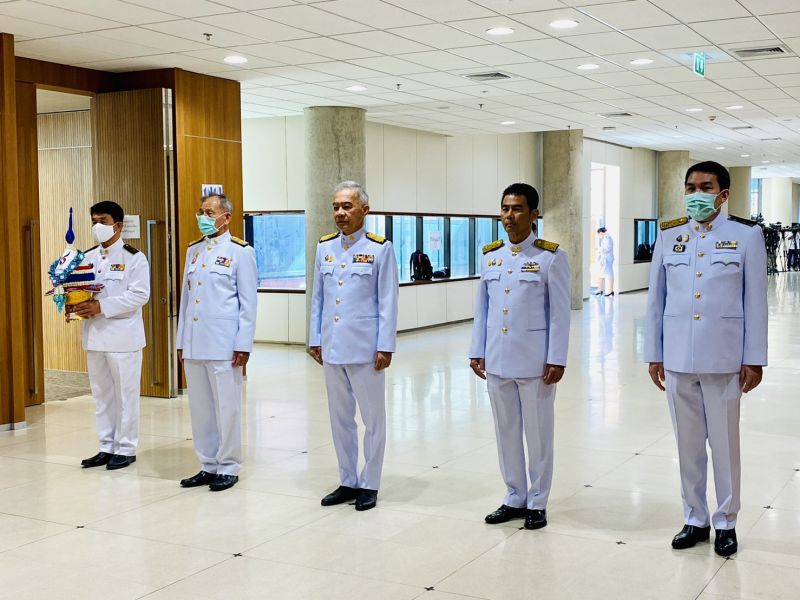 "สุวัจน์"นำทีม"ชาติพัฒนา"วางพานพุ่ม ร.7 เนื่องในวันรัฐธรรมนูญ