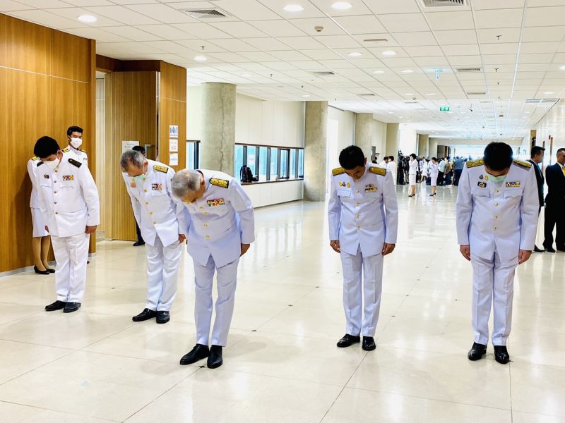 "สุวัจน์"นำทีม"ชาติพัฒนา"วางพานพุ่ม ร.7 เนื่องในวันรัฐธรรมนูญ
