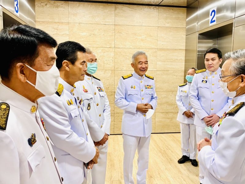 "สุวัจน์"นำทีม"ชาติพัฒนา"วางพานพุ่ม ร.7 เนื่องในวันรัฐธรรมนูญ