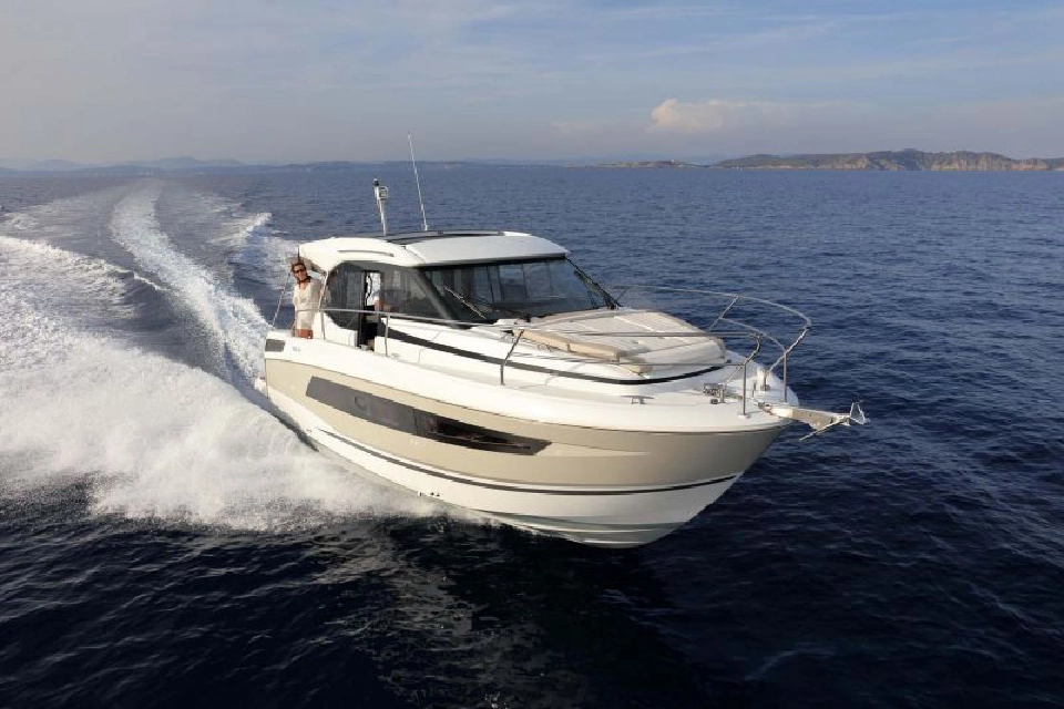 Jeanneau NC33 เรือยอชต์หรู 13.5 ล้าน