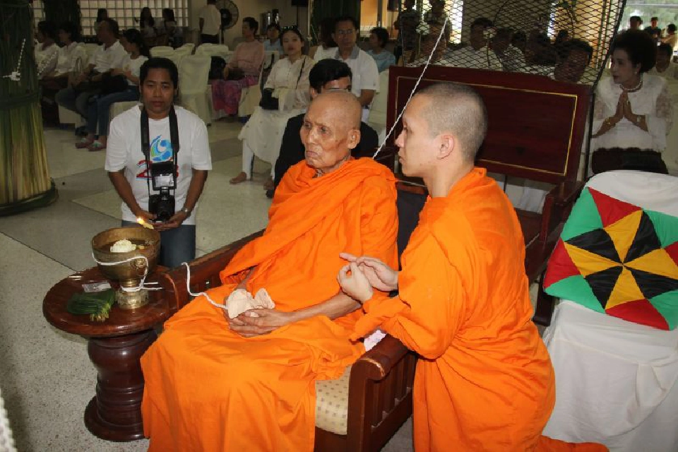 หลวงปู่หวล เกจิชื่อดังอยุธยา เจ้าอาวาสวัดพุทไธสวรรย์ มรณภาพแล้ว