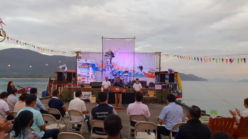 ไป"เกาะช้าง"ต้องไม่พลาด Live Music on the Pier บ้านบางเบ้า