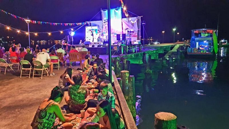ไป"เกาะช้าง"ต้องไม่พลาด Live Music on the Pier บ้านบางเบ้า