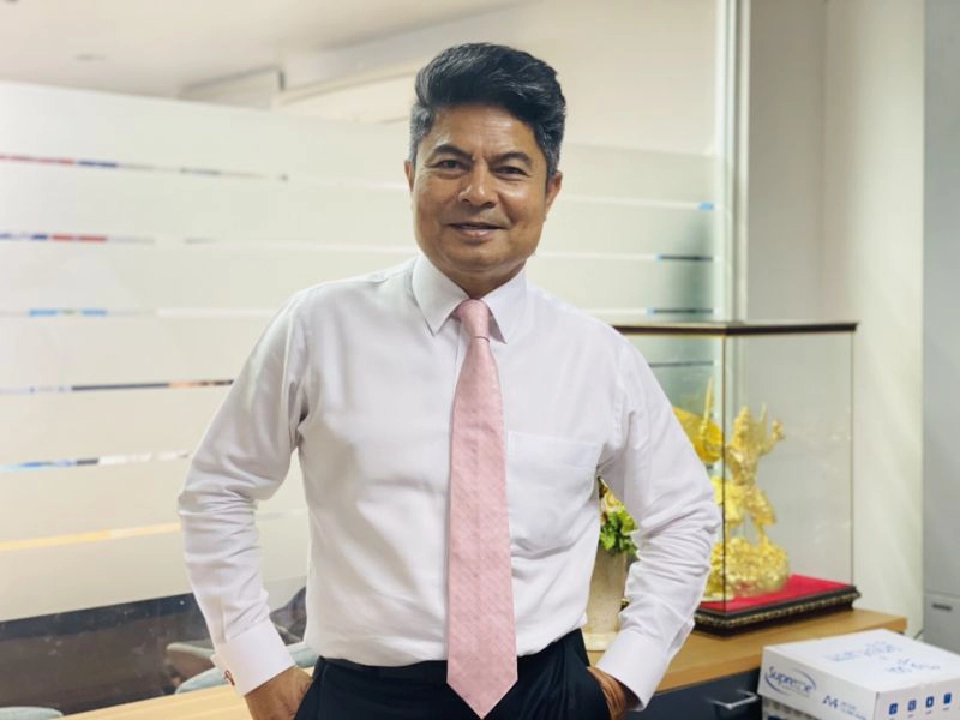 เทพไท เสนพงศ์ 