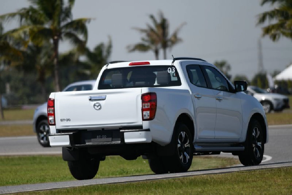 MazdaBT-50 จ้างอีซูซุผลิต สมรรถนะไม่ต่างกัน
