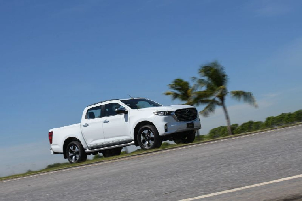 MazdaBT-50 จ้างอีซูซุผลิต สมรรถนะไม่ต่างกัน