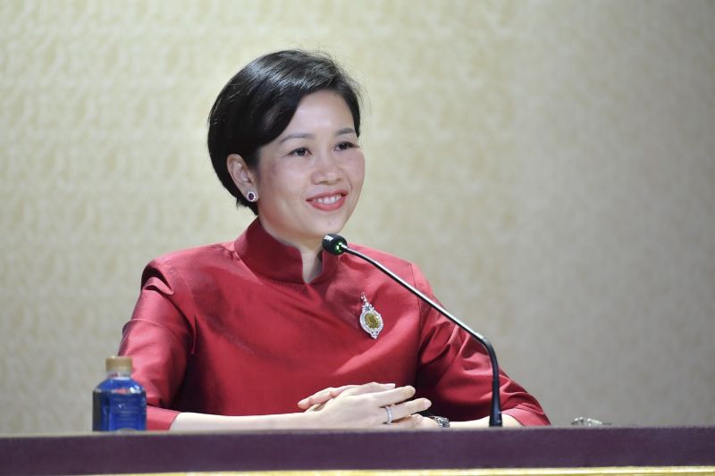 นางสาวรัชดา ธนาดิเรก รองโฆษกประจำสำนักนายกรัฐมนตรี 
