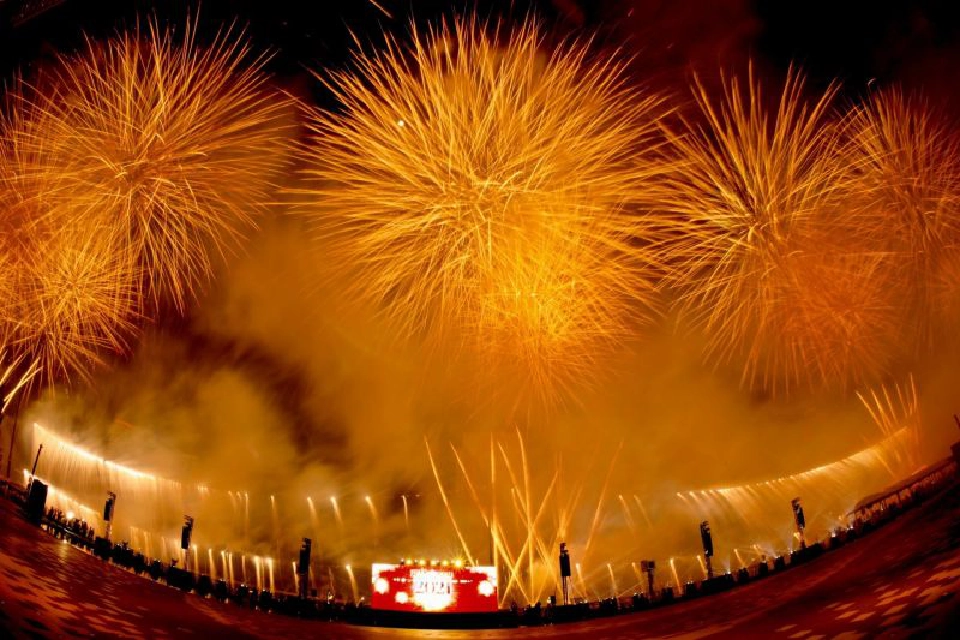 ไอคอนสยาม โชว์พลุอลังการ “Amazing Thailand Countdown 2021” 