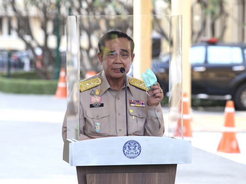 คุมเข้ม ”ลุงตู่” แปลงกาย ”นายกฯตู้กระจก” ถก ศบค.ออนไลน์ (ประมวลภาพ)
