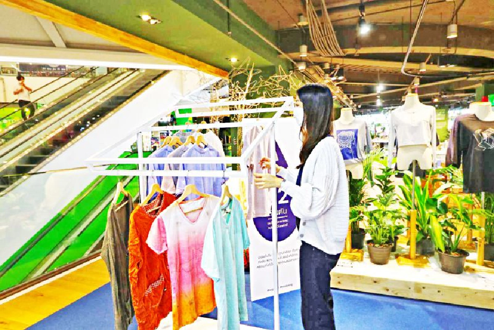 จากเสื้อผ้าเก่า สู่ แฟชั่นรักษ์โลก “CIRCULAR” 