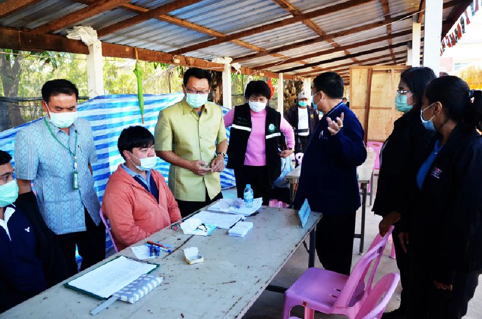 ตลาดนัดข้าวเปลือกอุดรธานีเหงา  ชาวนาขายน้อยเก็บไว้กินสู้‘โควิด’