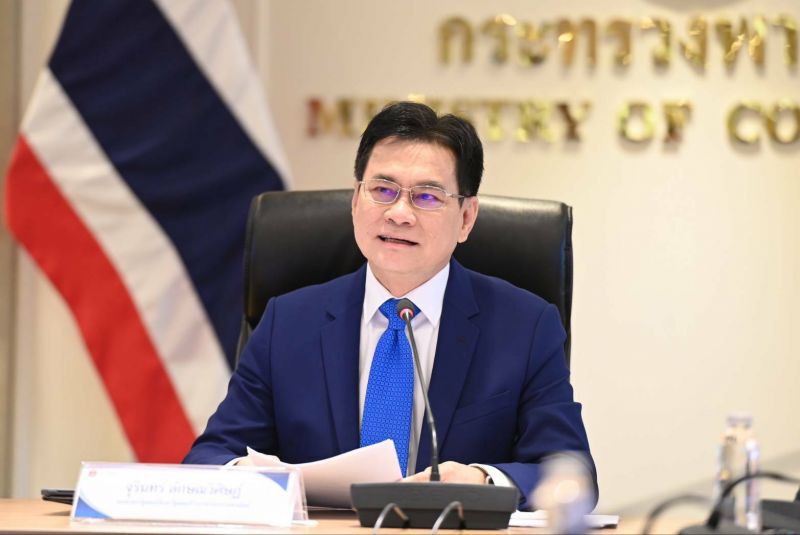 นายจุรินทร์ ลักษณวิศิษฏ์ รองนายกรัฐมนตรีและรัฐมนตรีว่าการ กระทรวงพาณิชย์ 