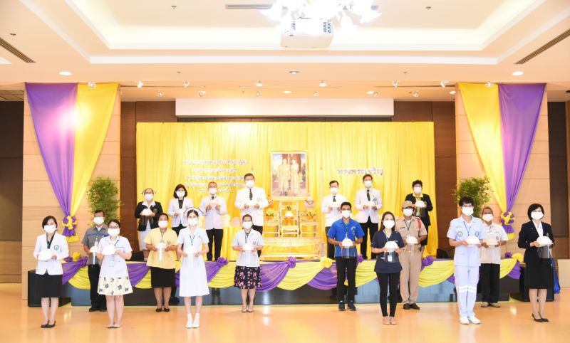 ในหลวงทรงห่วงใยประชาชน พระราชทานอุปกรณ์การแพทย์เพิ่มเติม ช่วยคนไทยสู้ภัยโควิด-19