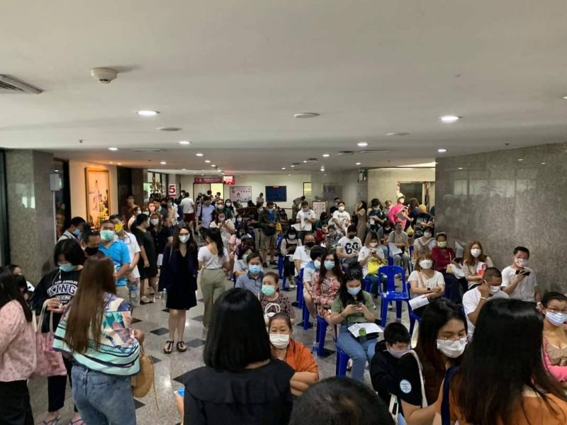สภากาชาดไทย วอน!ผู้ใจบุญ ทยอย มาบริจาคโลหิตวันถัดไป  เหตุเกิดความหนาแน่น