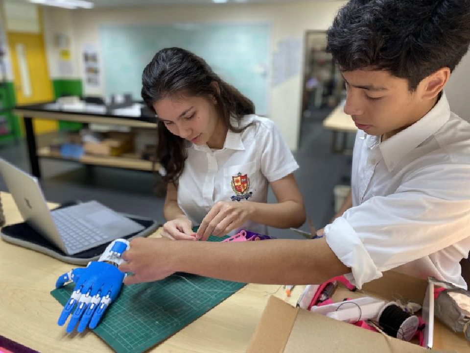 เจ๋ง "นร.บริติช ภูเก็ต"ใช้เครื่องพิมพ์3Dทำ"แขนเทียม"