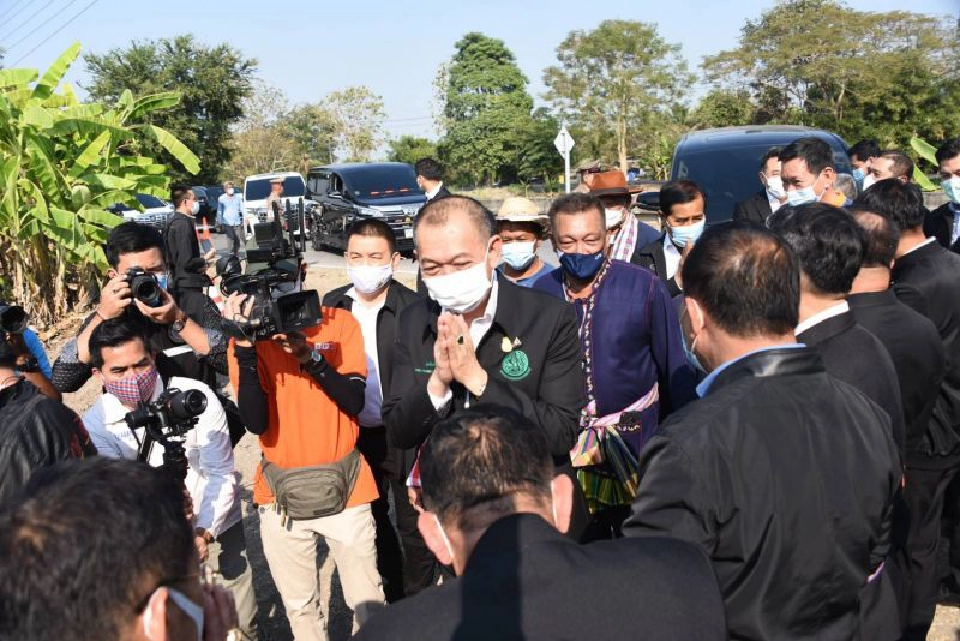 เยี่ยม พบปะ ชาวบ้าน