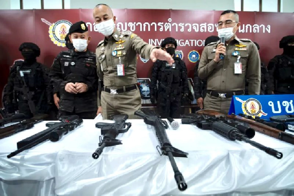 ผบช.ก.แถลงข่าวการจับกุมผู้ค้าปืนสงคราม พร้อมกระสุนปืน
