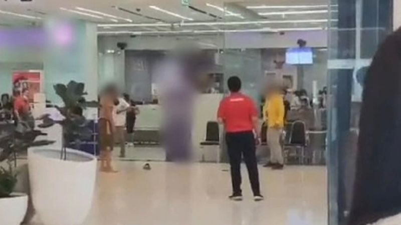 ไล่แทงกลางห้างดังย่านบางกะปิ