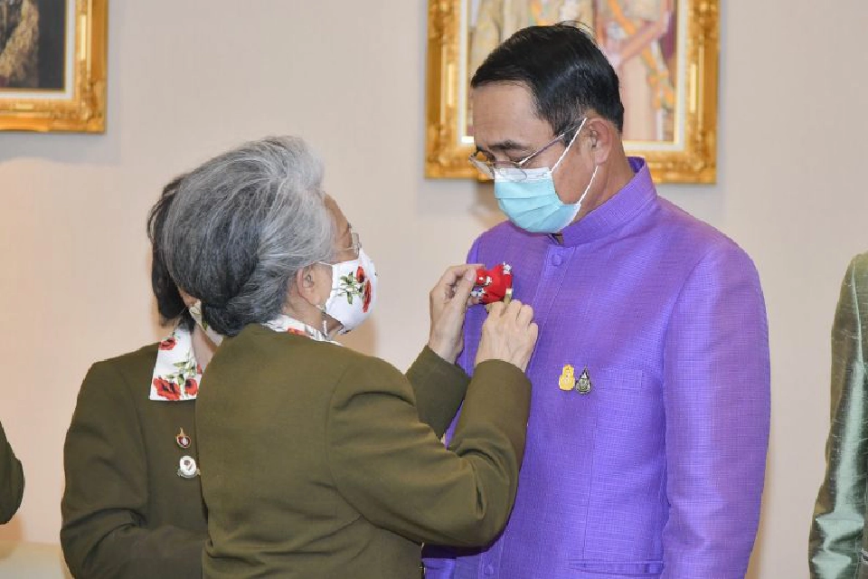 "บิ๊กตู่" ติดดอกป๊อบปี้วันทหารผ่านศึก วอนสังคมเข้าใจ ว่ามีทหารไว้ทำไม (ประมวลภาพ)