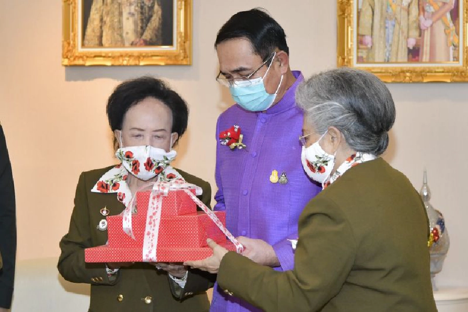 "บิ๊กตู่" ติดดอกป๊อบปี้วันทหารผ่านศึก วอนสังคมเข้าใจ ว่ามีทหารไว้ทำไม (ประมวลภาพ)