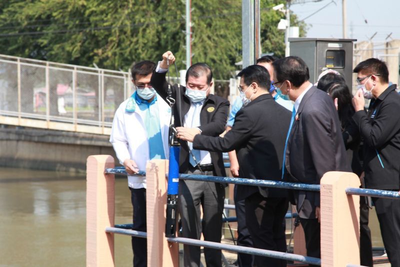  นิพนธ์ บุญญามณี ติดตามการสูบน้ำดิบการประปานครหลวงสำแล