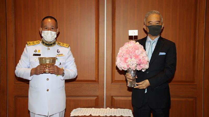 ทูลกระหม่อมฯ พระราชทานแจกันดอกไม้วันเกิด"สุวัจน์ ลิปตพัลลภ" ทูลกระหม่อมฯ พระราชทานแจกันดอกไม้วันเกิด"สุวัจน์ ลิปตพัลลภ"
