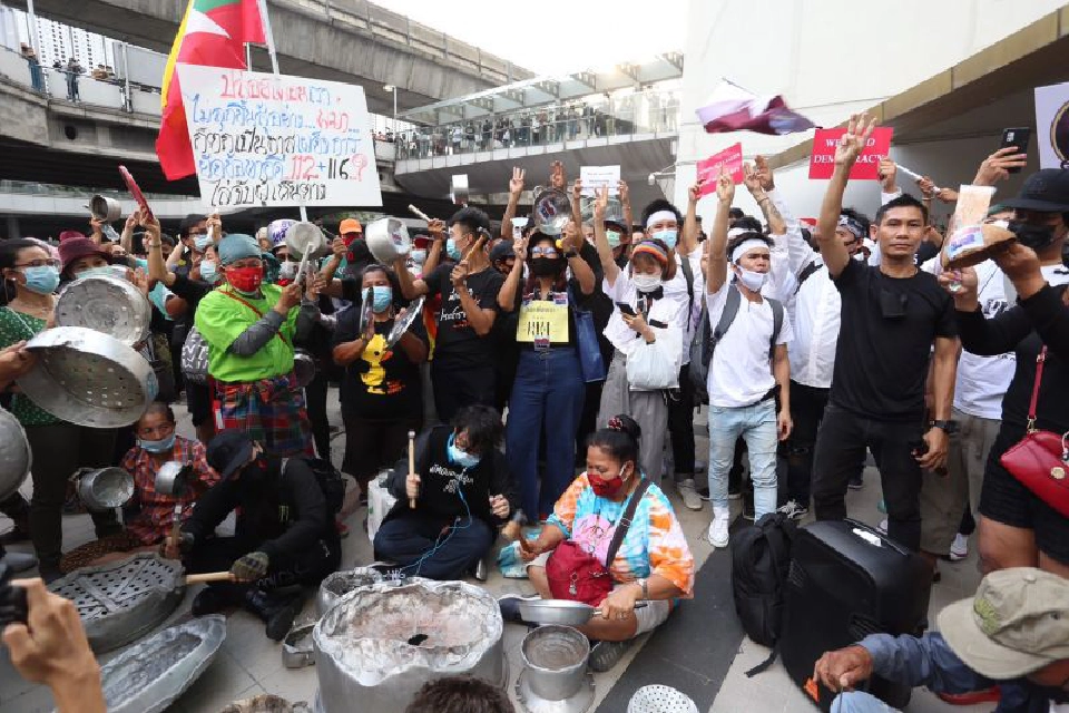 กิจกรรมเคาะหม้อ ไห ส่งเสียงให้ถึงรัฐบาล