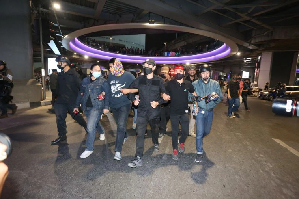 เลิกชุมนุมเวลา 21.03 น. 