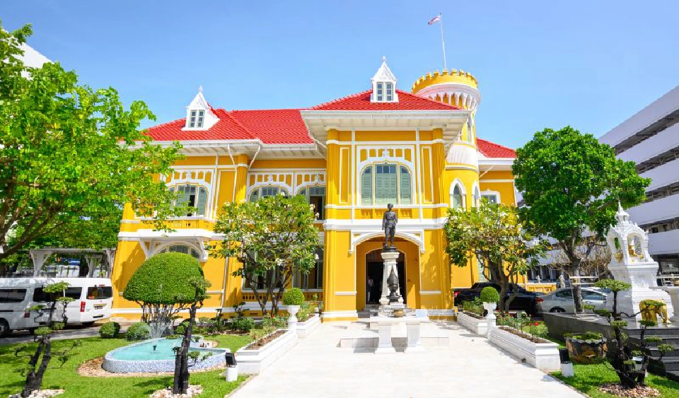 จิบกาแฟ ยลงานศิลป์ บ้านโบราณทรงยุโรป ...ที่ “Craftsman”