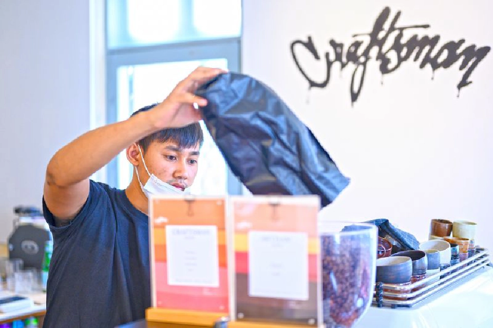 จิบกาแฟ ยลงานศิลป์ บ้านโบราณทรงยุโรป ...ที่ “Craftsman”