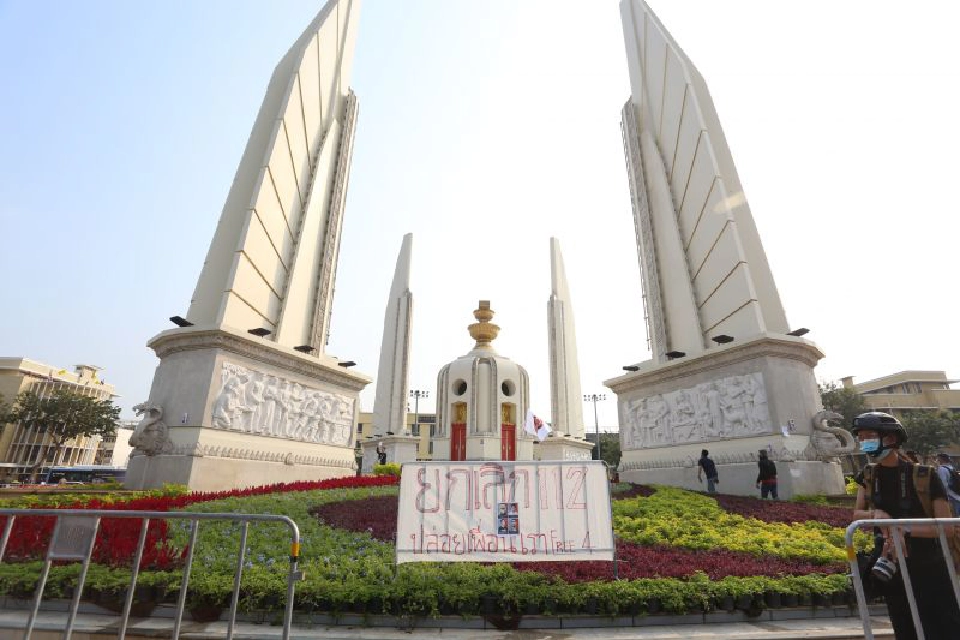 เริ่มแล้ว ม็อบ 13 กุมภา  คณะราษฎร รวมพล อนุสาวรีย์ประชาธิปไตย 