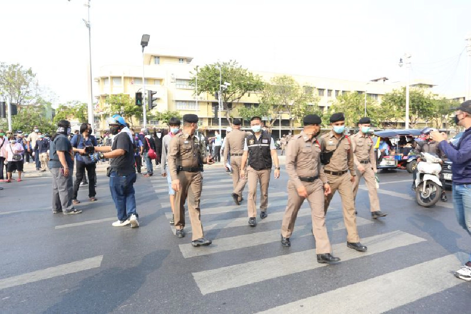 เริ่มแล้ว ม็อบ 13 กุมภา  คณะราษฎร รวมพล อนุสาวรีย์ประชาธิปไตย 
