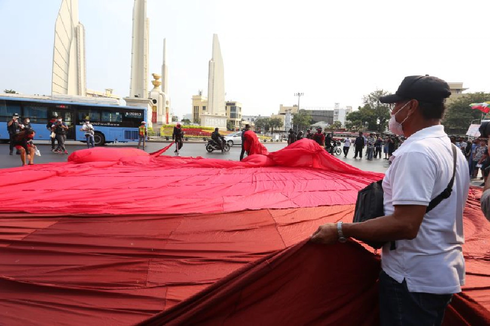 เริ่มแล้ว ม็อบ 13 กุมภา  คณะราษฎร รวมพล อนุสาวรีย์ประชาธิปไตย 
