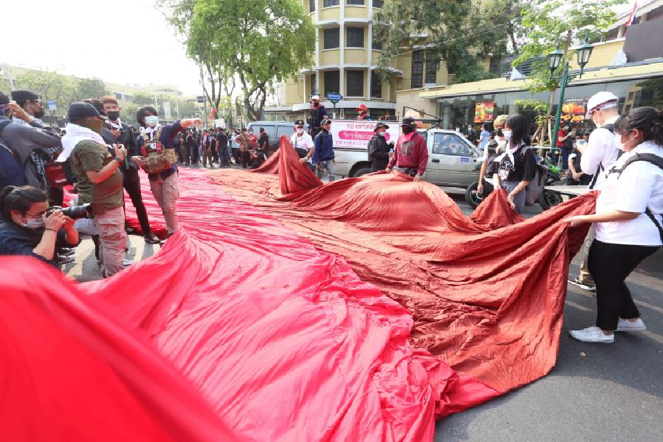 เริ่มแล้ว ม็อบ 13 กุมภา  คณะราษฎร รวมพล อนุสาวรีย์ประชาธิปไตย 