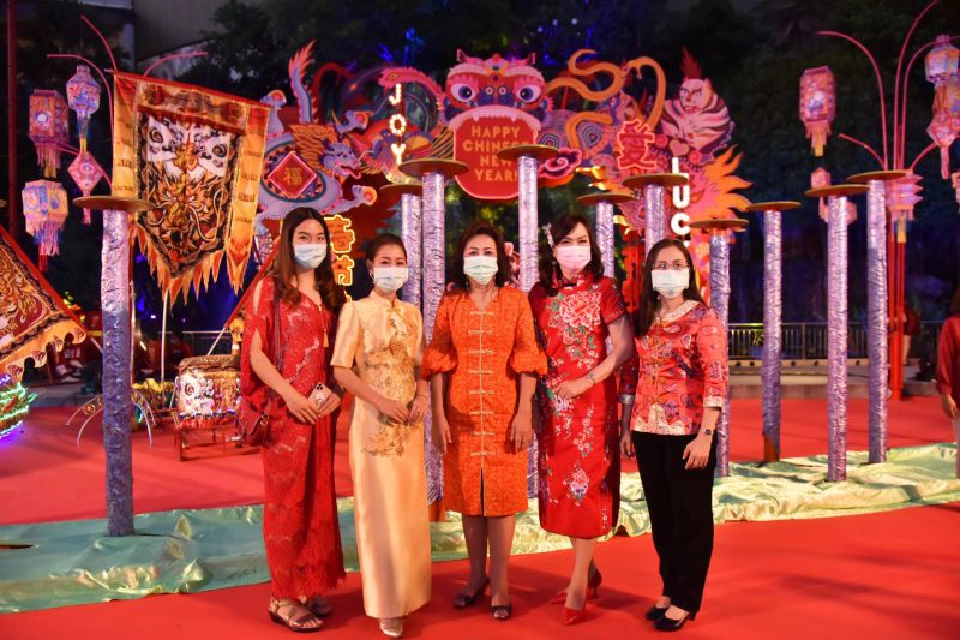 2ห้างยักษ์"โคราช"ประชัน"มังกรตรุษจีน"อลังการ