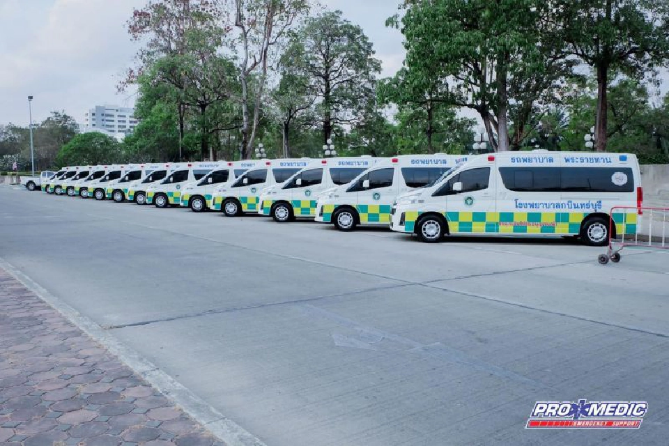 "ในหลวง"พระราชทาน รถพยาบาล ให้แก่โรงพยาบาล 13 แห่งทั่วประเทศ