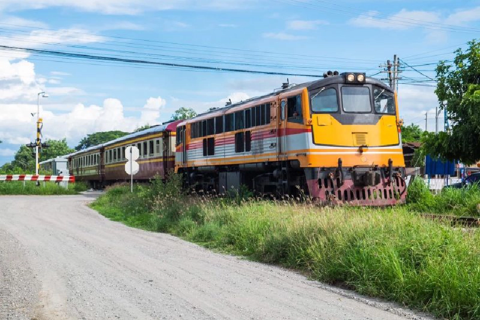 การรถไฟฯ เดินรถชานเมือง เพิ่ม14 ขบวน รับผ่อนปรนโควิด เริ่ม 1 มี.ค.64  
